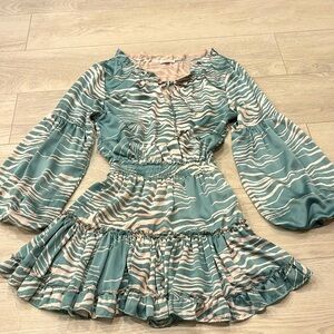 Short dress ariela size small flowy​​​​